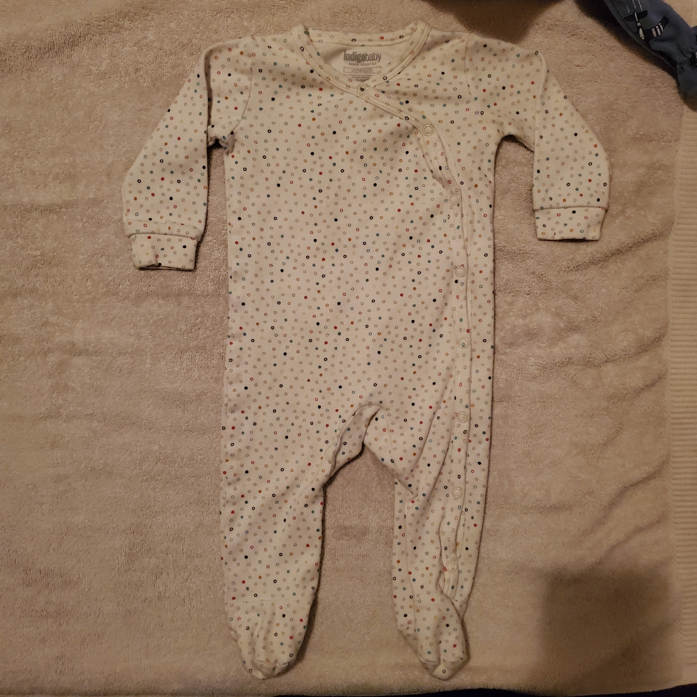 (6/$18) 6-12mCarter's White Polka Dot Footie